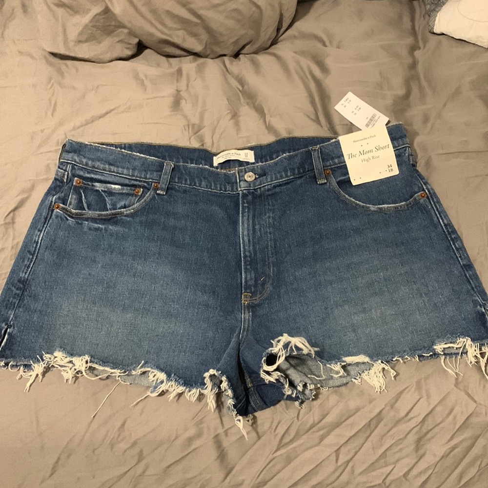 NEW ABERCROMBIE AND FITCH MOM SHORTS